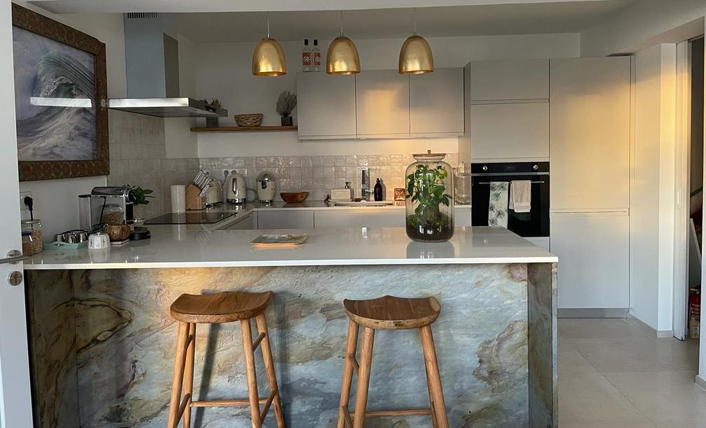 pen kitchen and bar area at Mellowmood villa